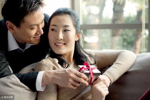 老公和朋友一起日老婆,揭秘老公与朋友共度春宵的真相