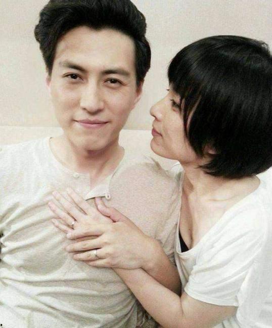 我的两个老婆全部视频,揭秘两位妻子的甜蜜生活片段